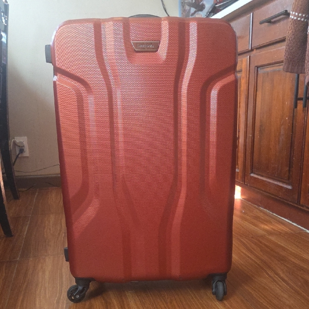 Samsonite Crimson Spinner Luggage